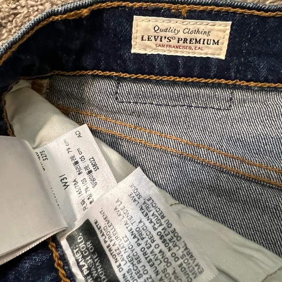Levi’s 501 High Rise Shorts - Picture 9 of 9